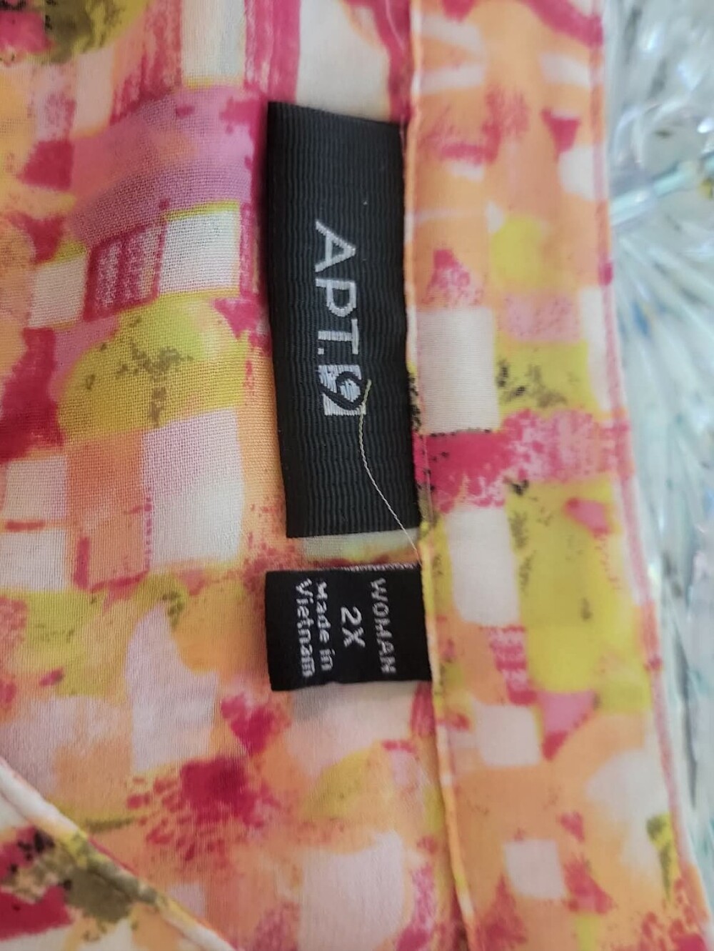 Apt. 9 Plus Size 3X Sheer Chiffon Sleeveless Button Down Blouse in Pinks, Yellow - Picture 8 of 10